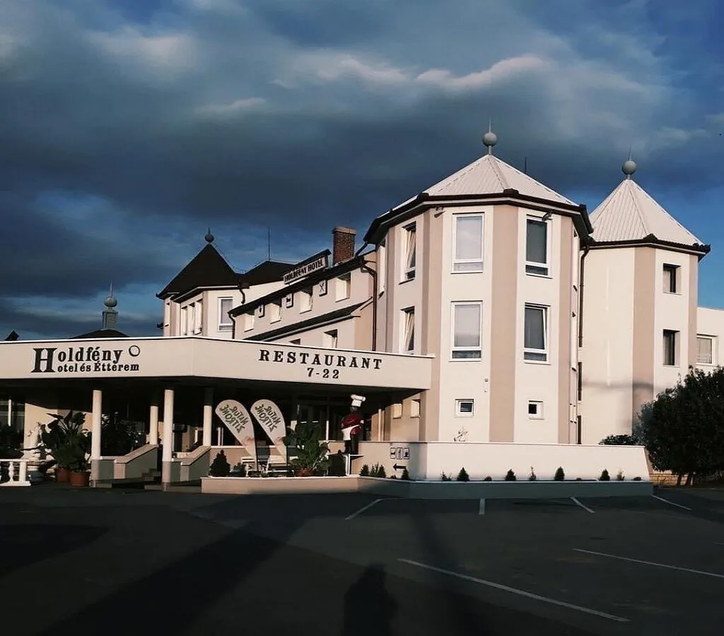 Holdfény Hotel Étterem Forró - foto 1