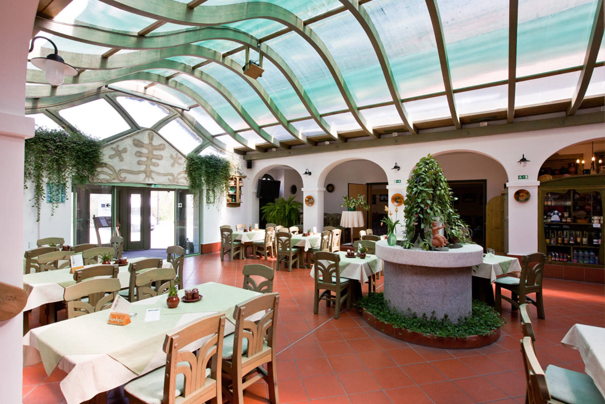 Tornácos Hotel Hegykő – Hegykő, Ungaria
