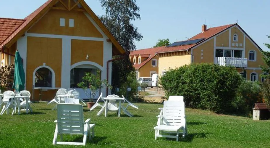 Áldos Wellness Panzió Farád – Farád, Ungaria