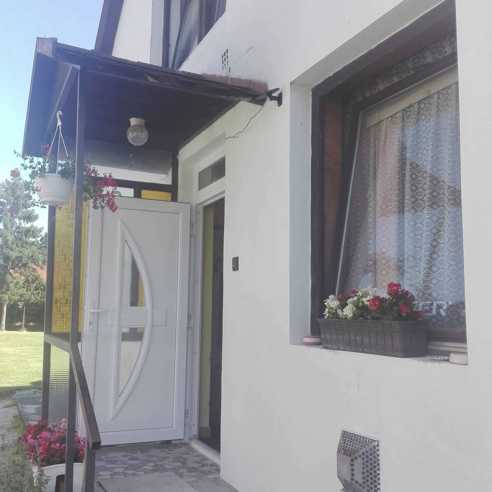 Rózsa Mini Vendégház Balatonlelle – Balatonlelle, Ungaria