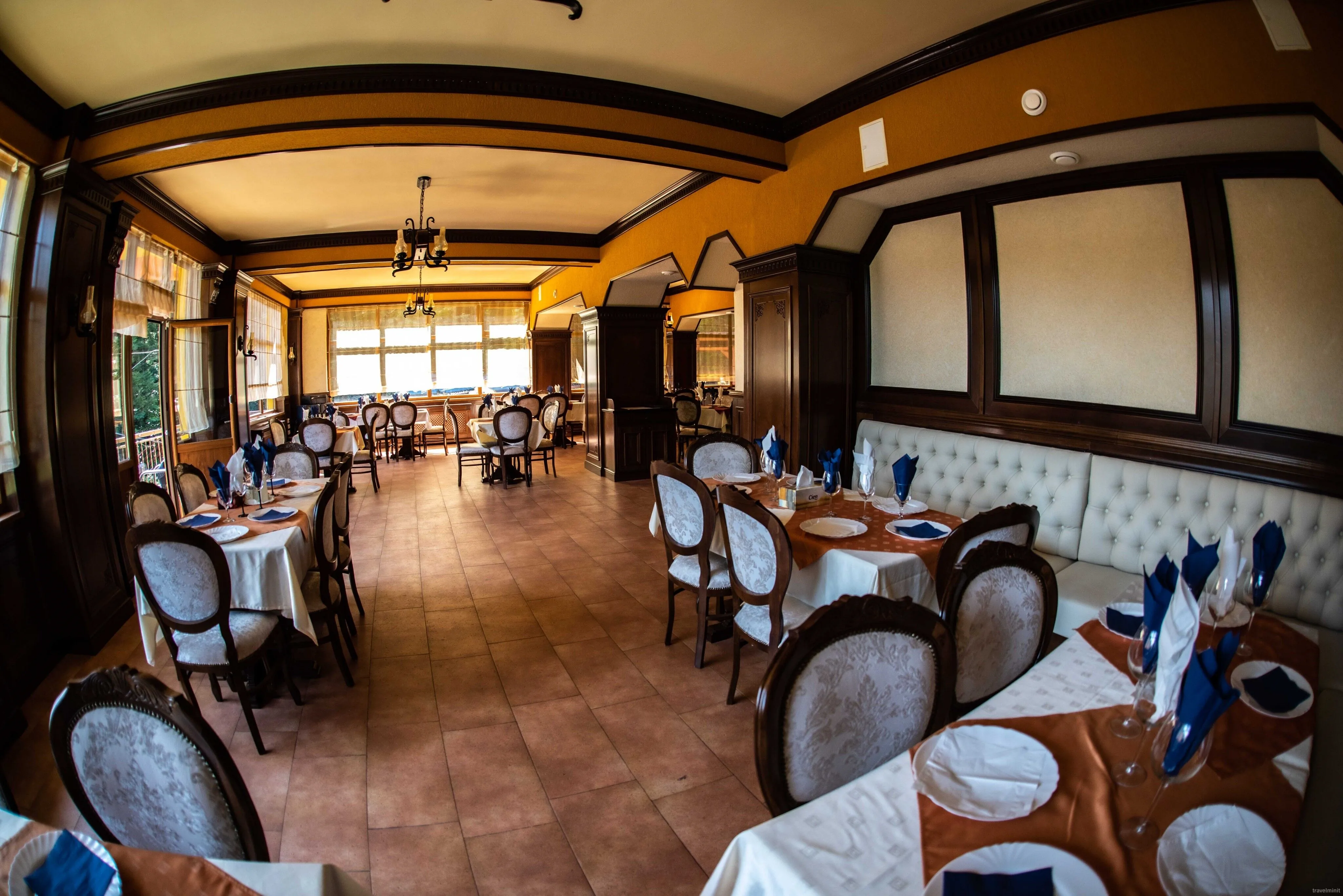 Hotel Trei Brazi Băile Olănești – Băile Olăneşti, România