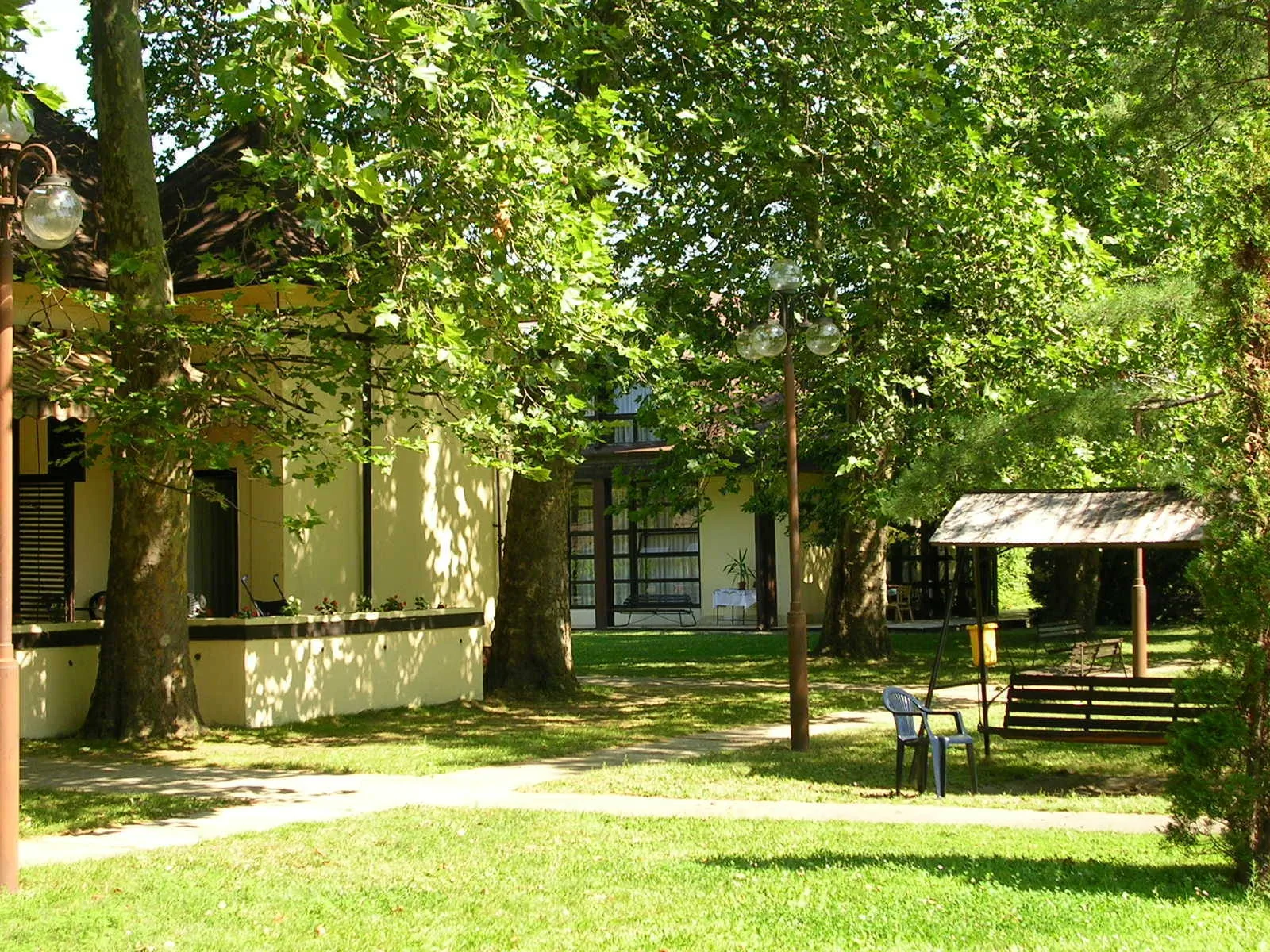 Aszfalt Panzió Balatonföldvár - foto 2