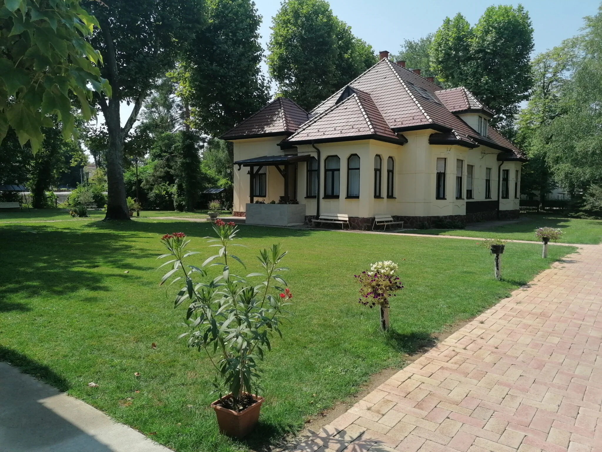 Aszfalt Panzió Balatonföldvár - foto 1