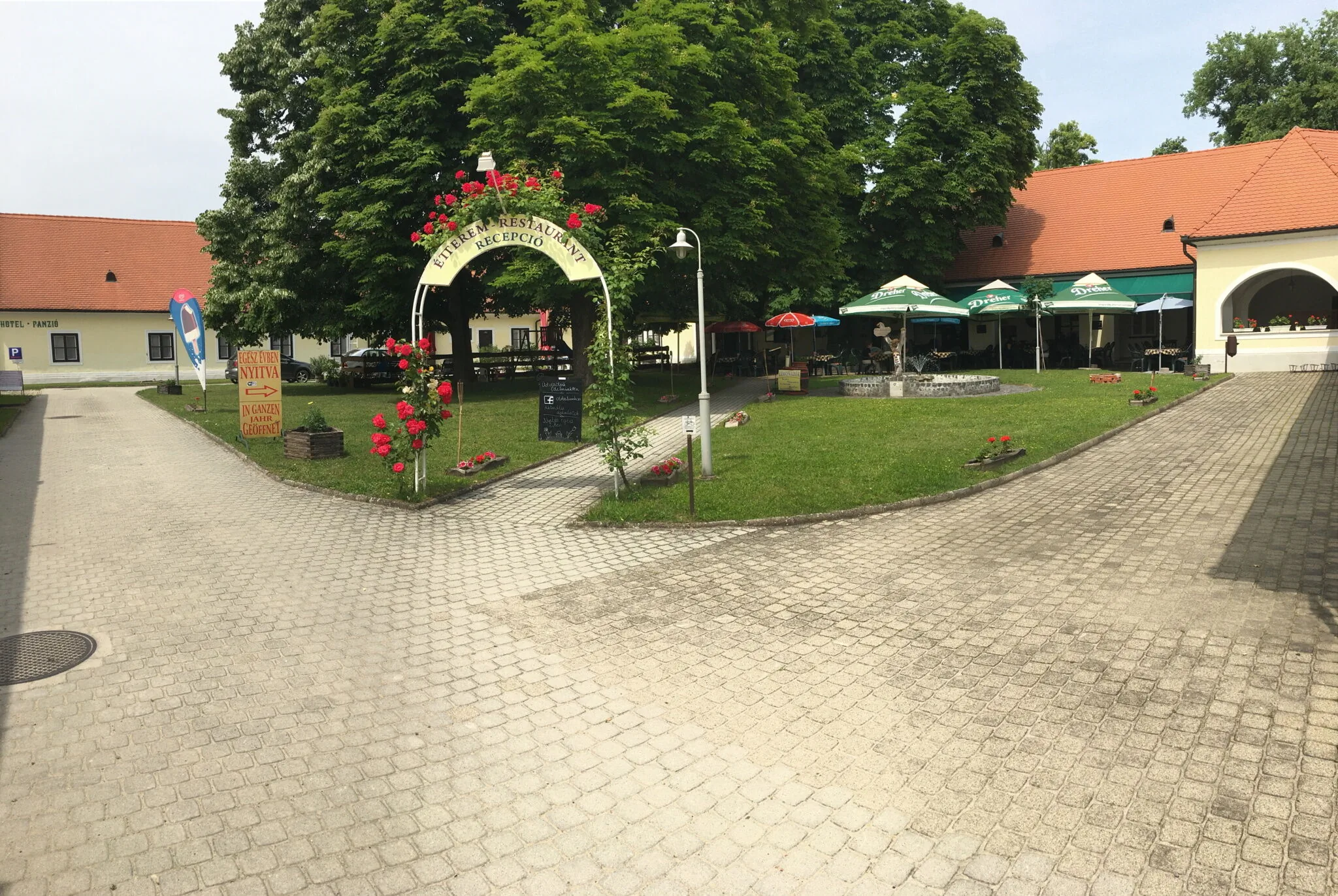 Párizsi Udvar Panzió és Étterem Keszthely – Keszthely, Ungaria