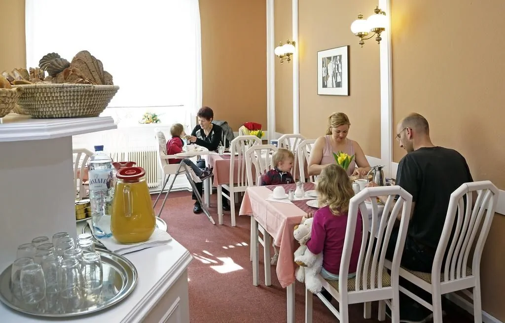 Hotel-Pension Continental Wien – Viena, Austria