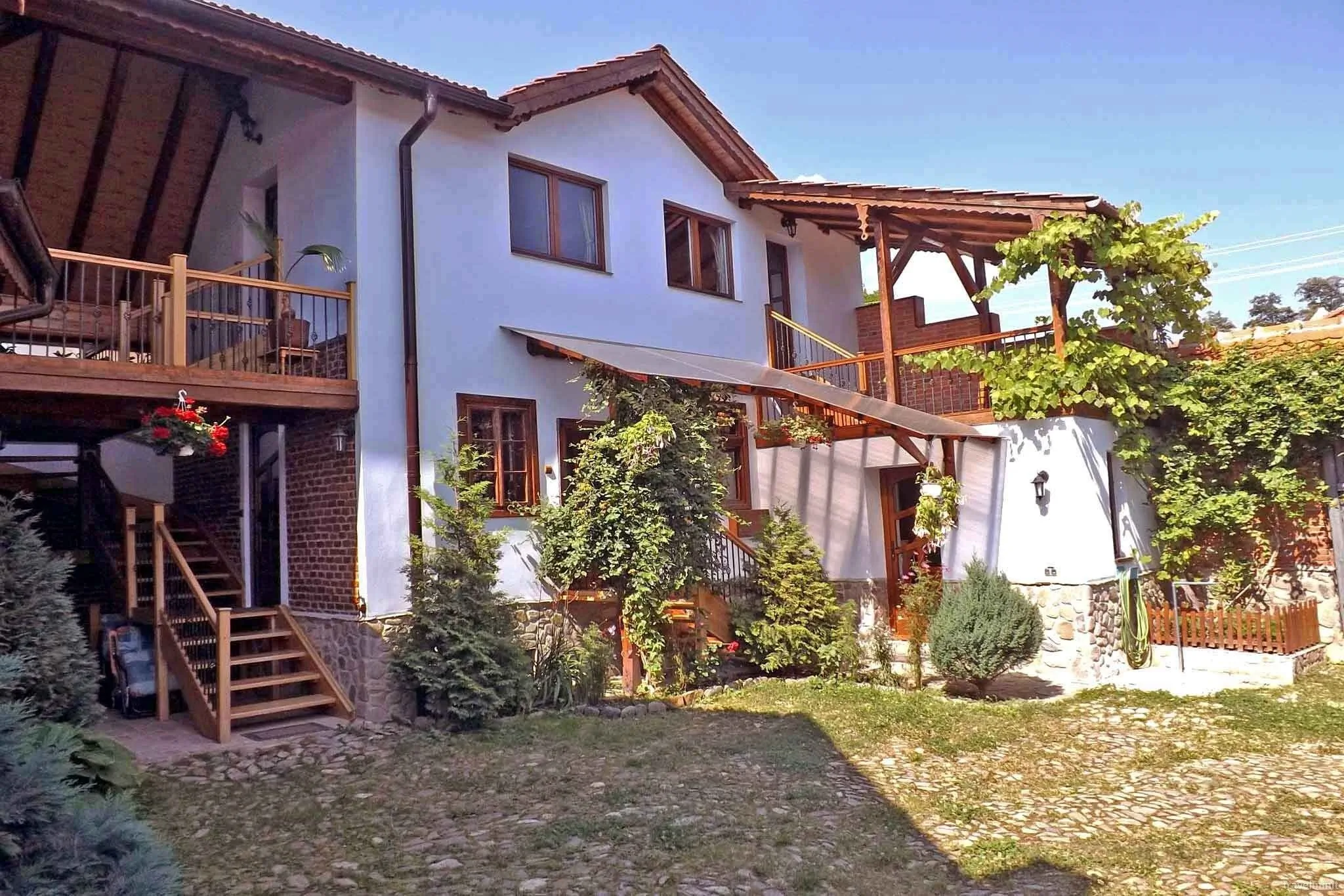 Casa Vale ~ Casa Pelu – Vale, România