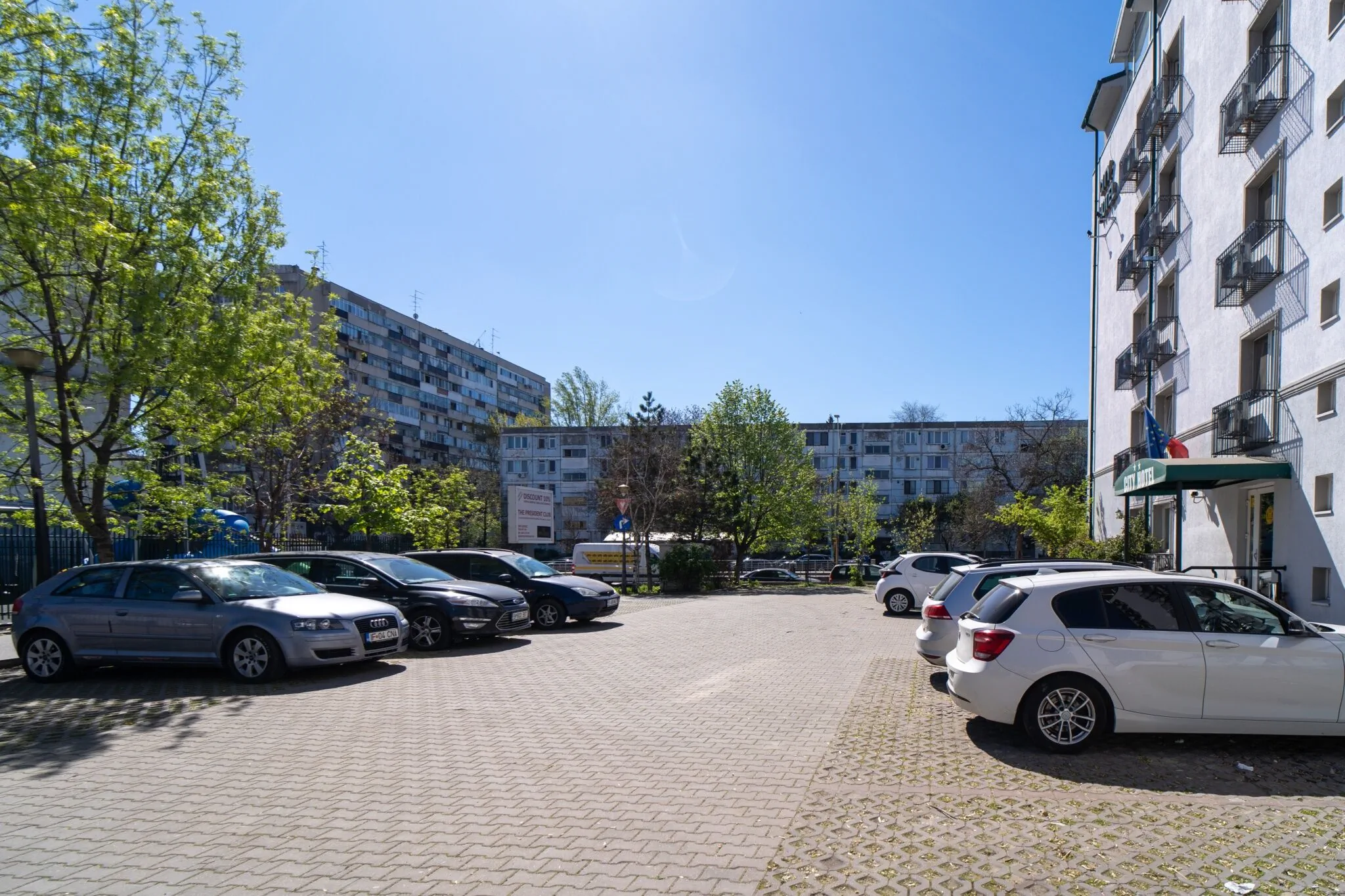 City Hotel București - foto 2