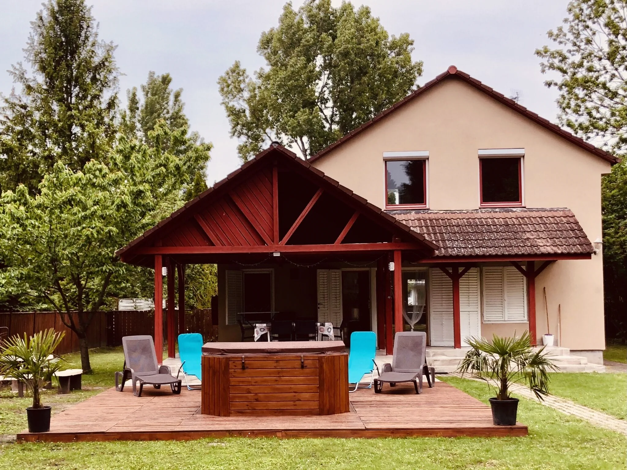 Tieff Apartmanház Balatonszárszó – Balatonszárszó, Ungaria