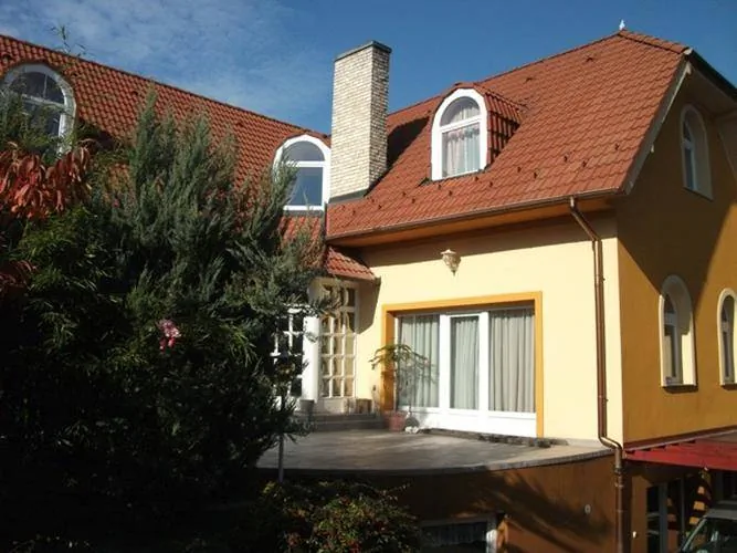 Jóbor Vendégház Győrújbarát – Győrújbarát, Ungaria