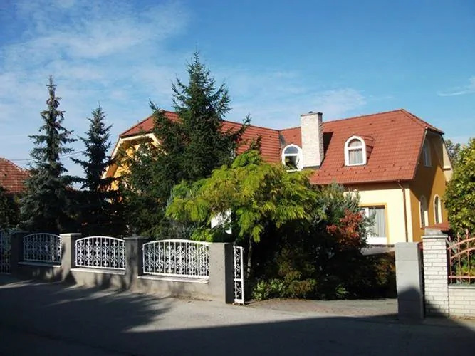 Jóbor Vendégház Győrújbarát – Győrújbarát, Ungaria