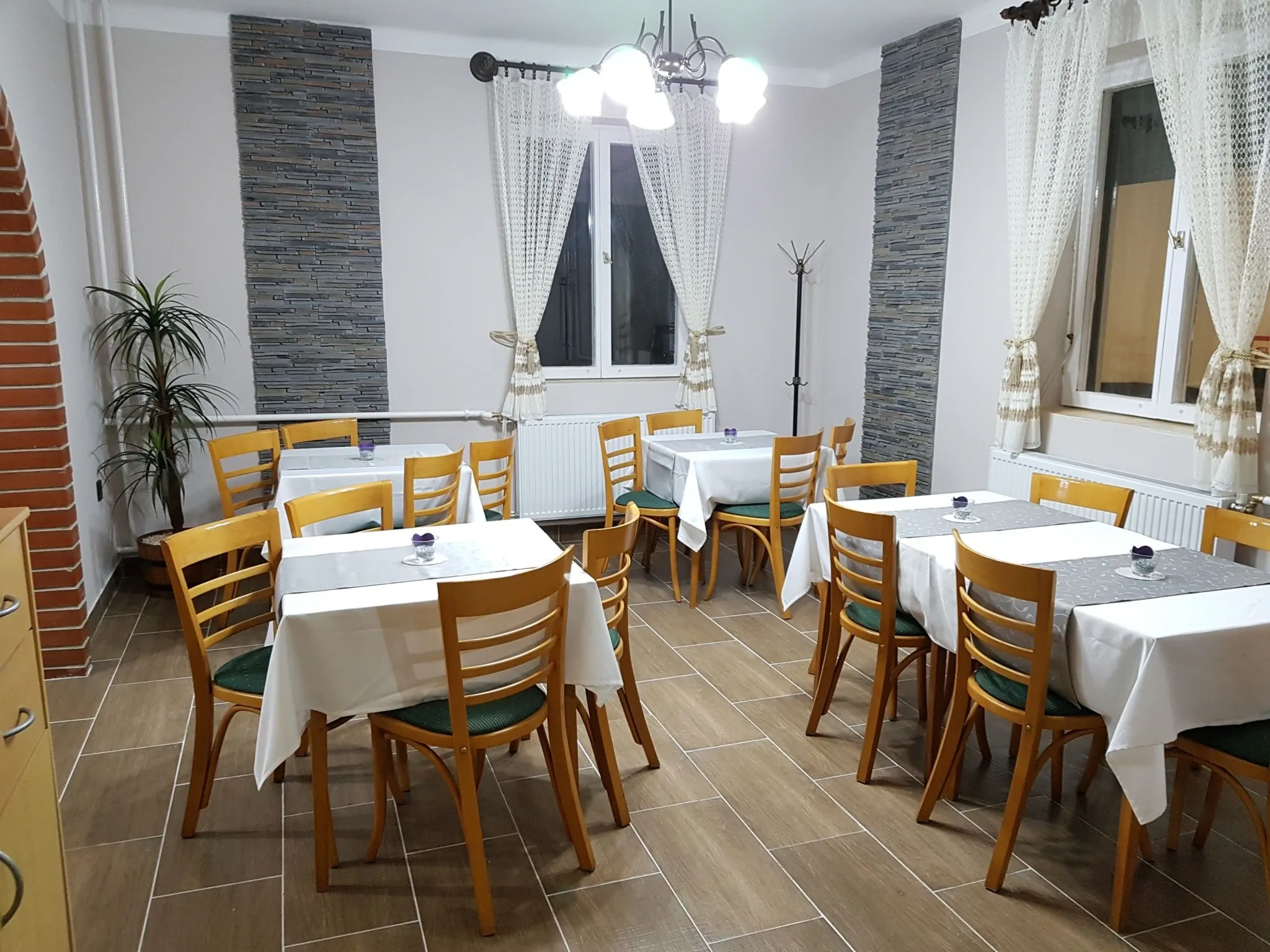 Almáskert Fogadó Zebegény – Zebegény, Ungaria
