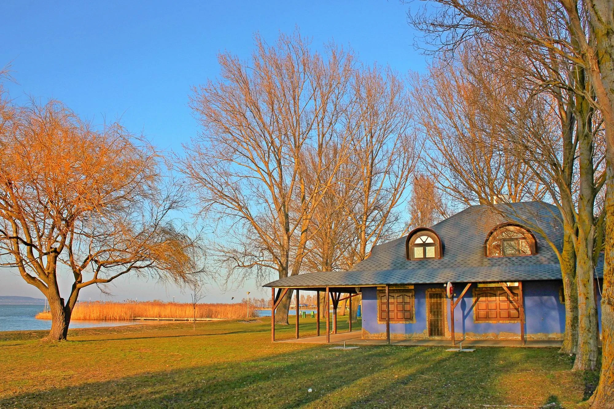 Színes Panoráma Apartman Balatonlelle – Balatonlelle, Ungaria