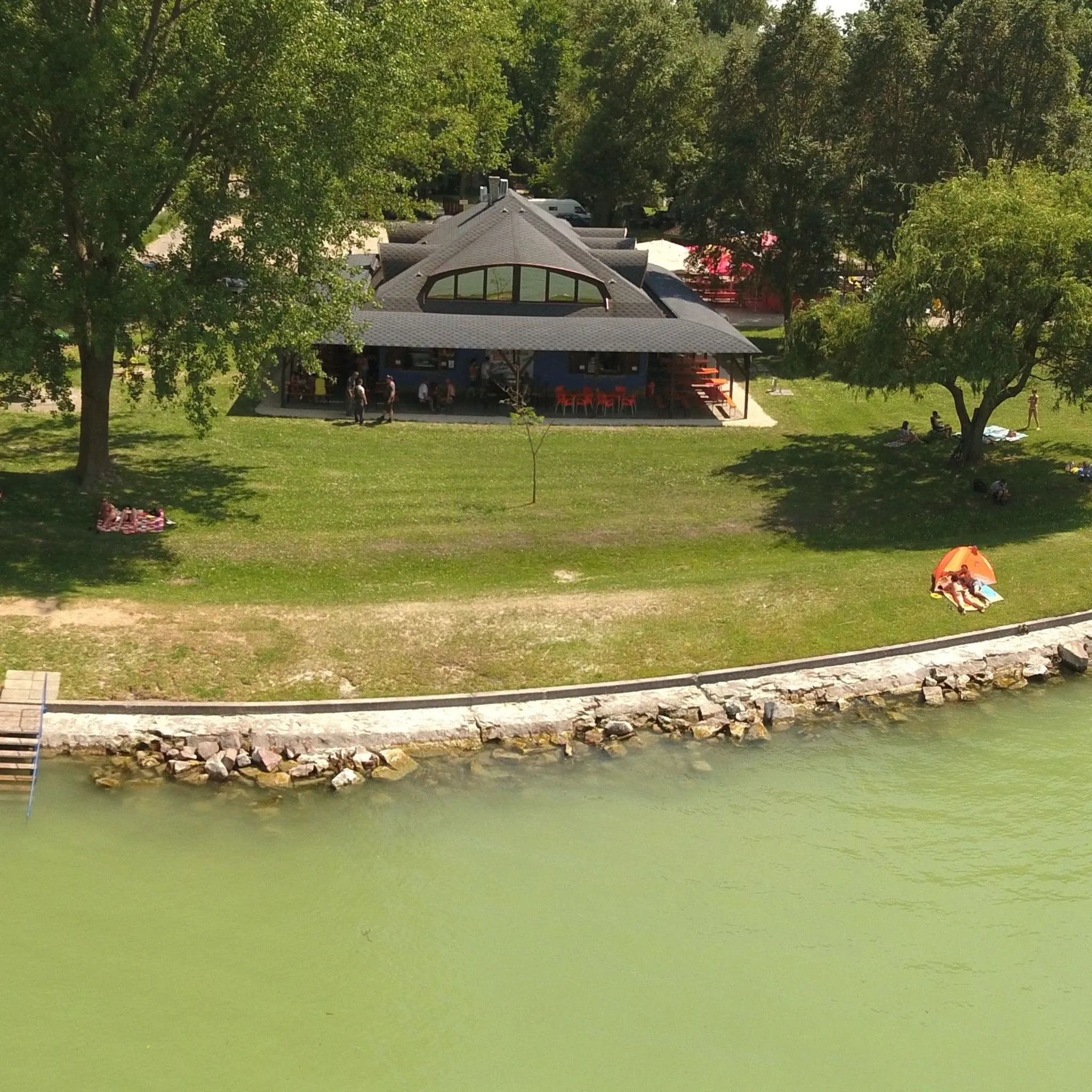 Színes Panoráma Apartman Balatonlelle – Balatonlelle, Ungaria