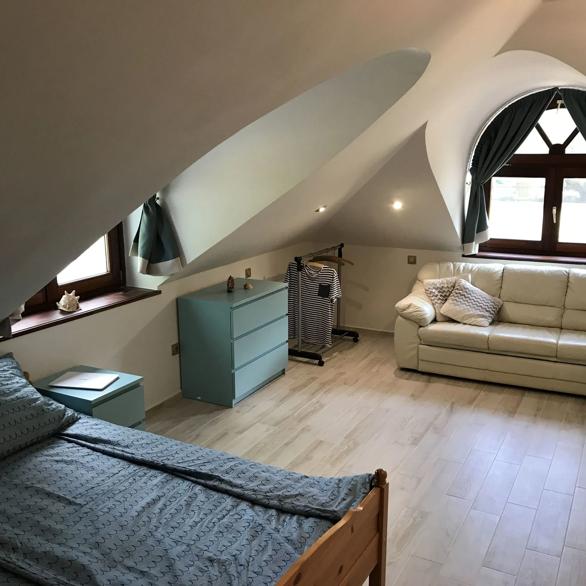 Színes Panoráma Apartman Balatonlelle – Balatonlelle, Ungaria