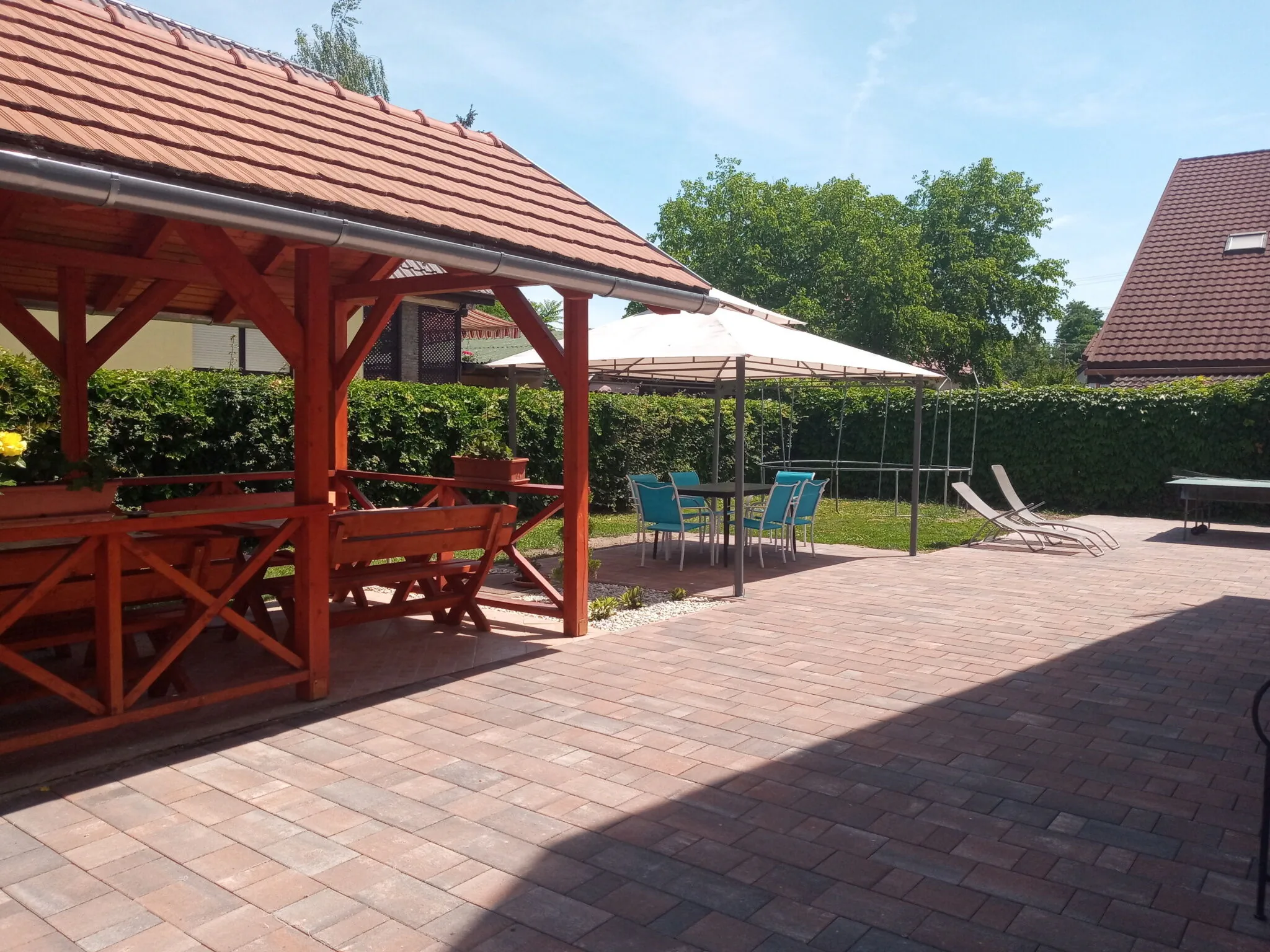 Napsugár Apartmanház Balatonlelle – Balatonlelle, Ungaria