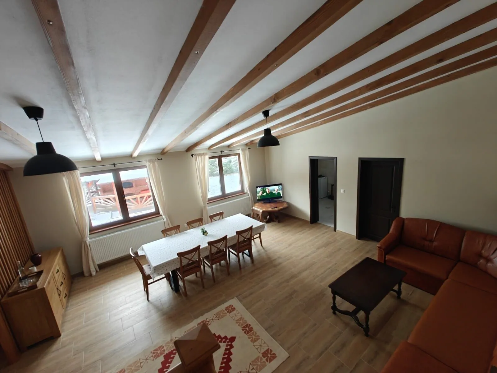 Casa la Cheie Gyulak Izvoare – Izvoare, România