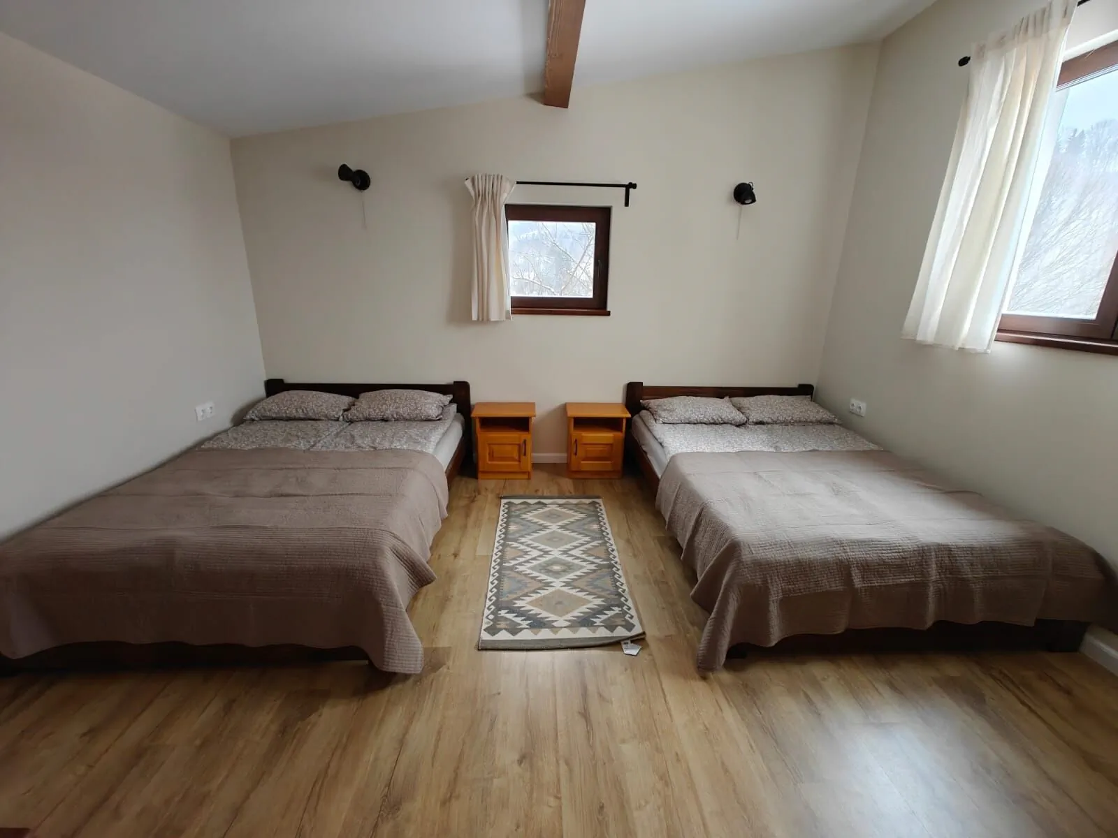 Casa la Cheie Gyulak Izvoare – Izvoare, România