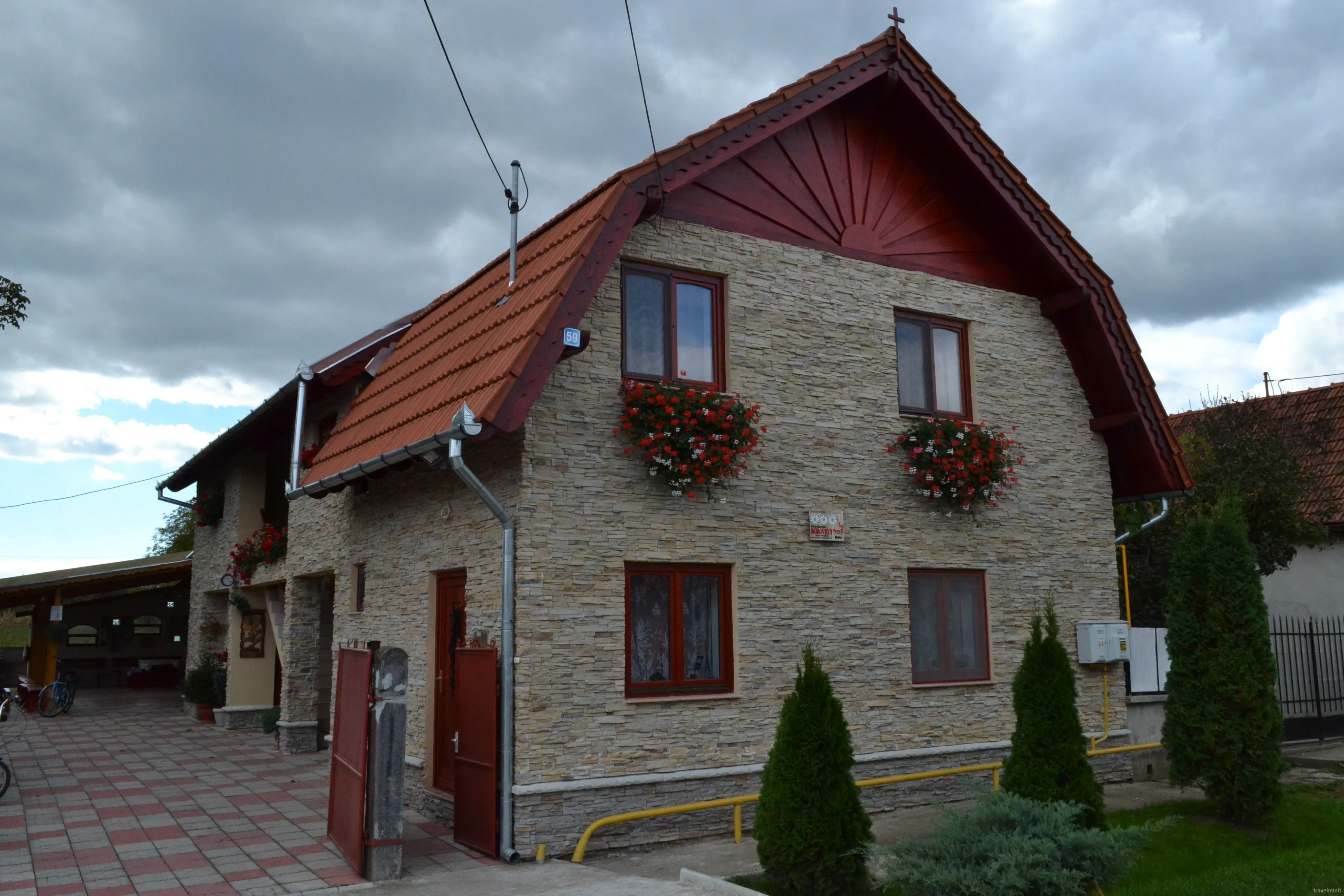 Pensiunea Bukovina Cristur - foto 2