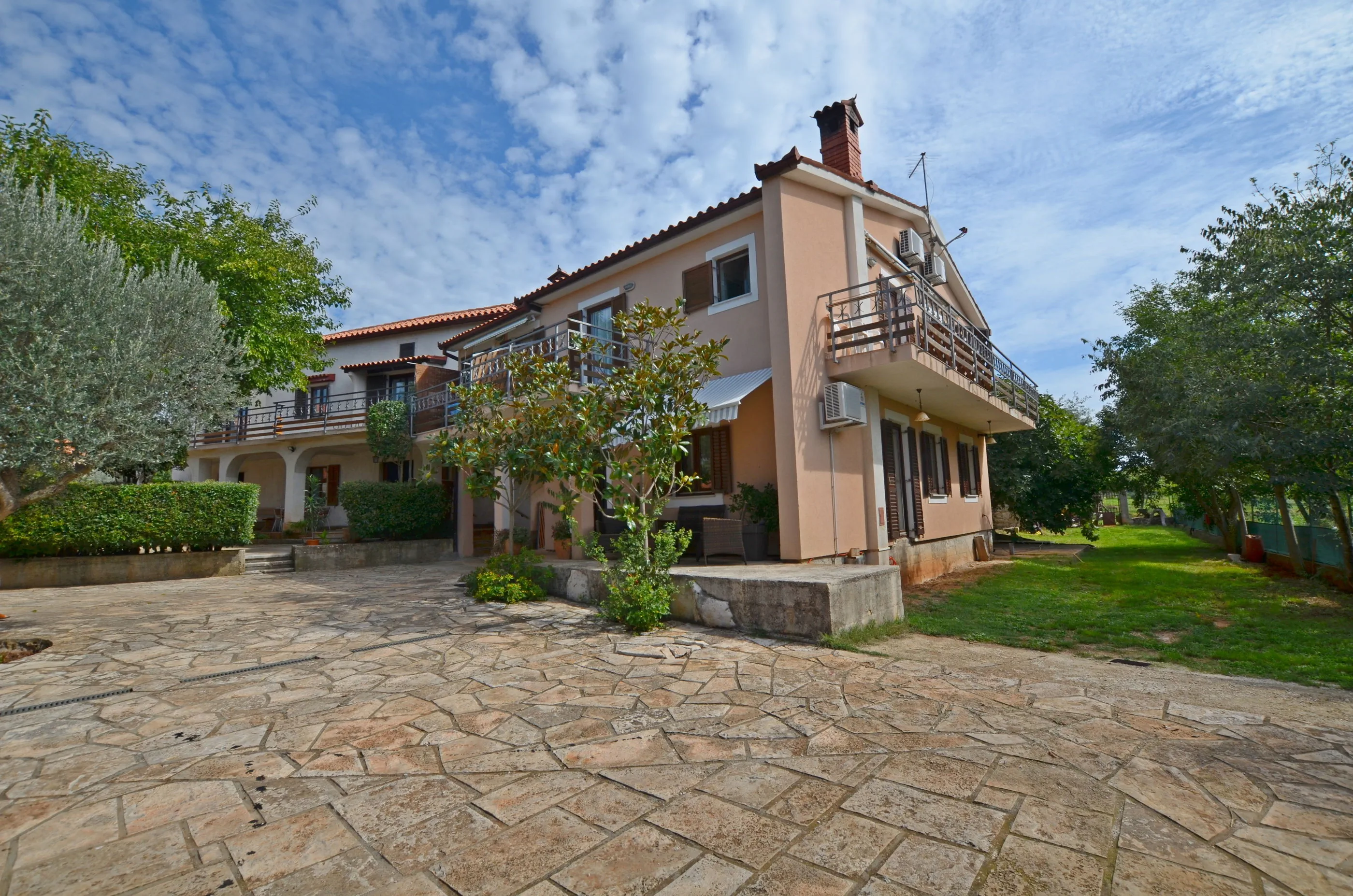 Apartments Josip Pavicini - foto 1