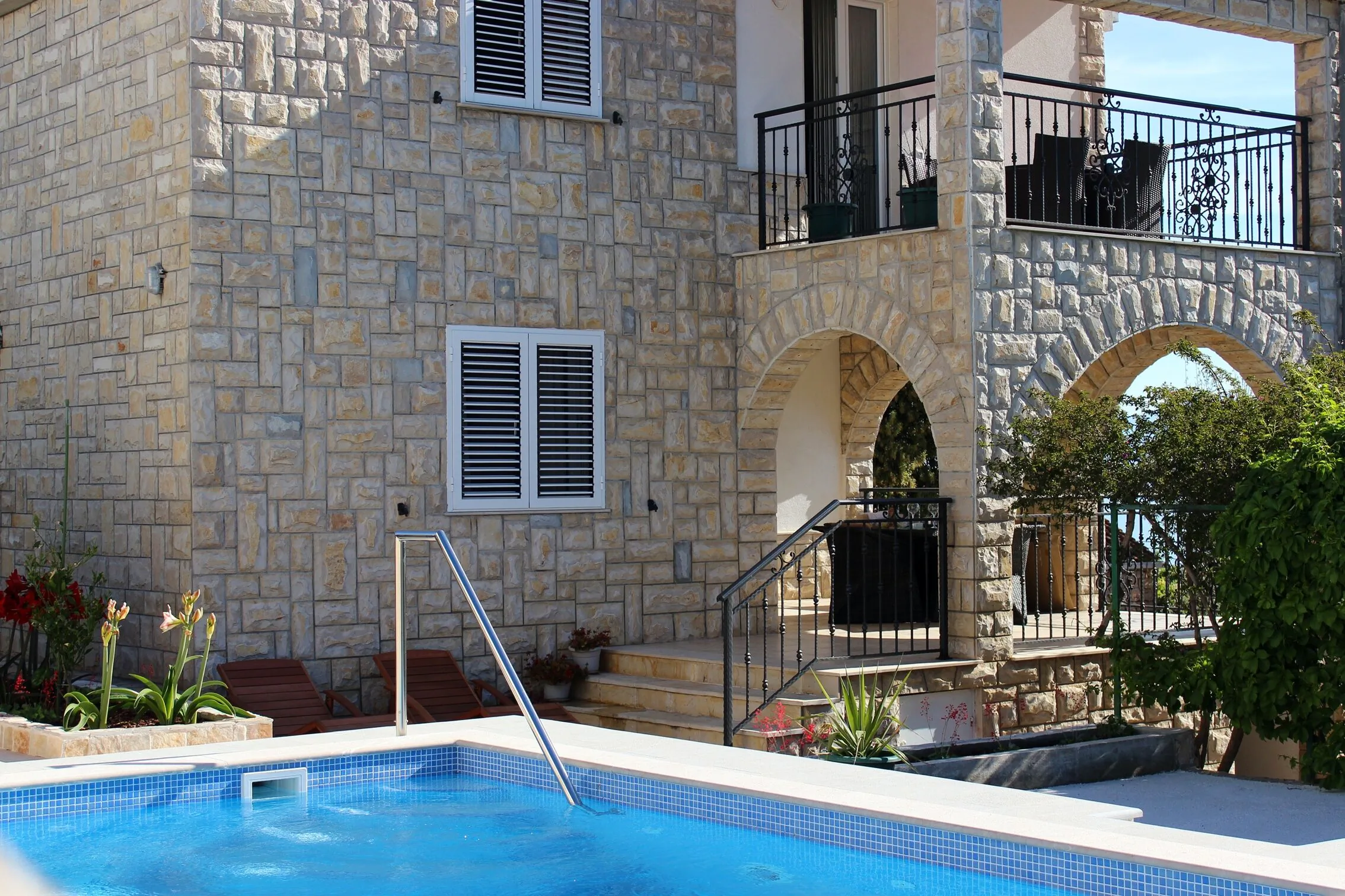 Family-friendly Apartments With Swimming Pool Rogač, Šolta - 5183 Rogač – Rogač, Croația
