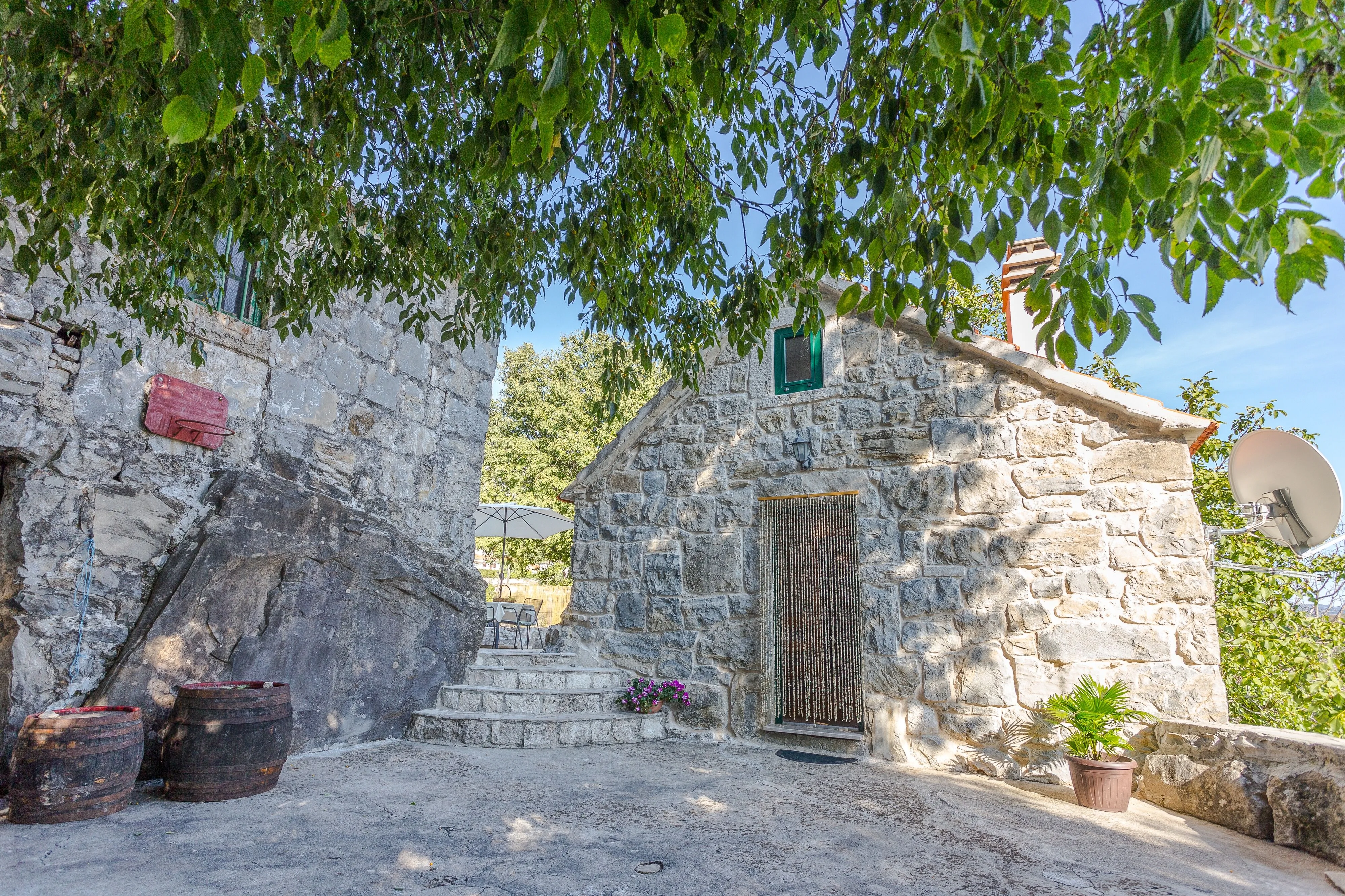 Apartments With Parking Space Gata, Omiš - 6033 Gata – Gata, Chorwacja