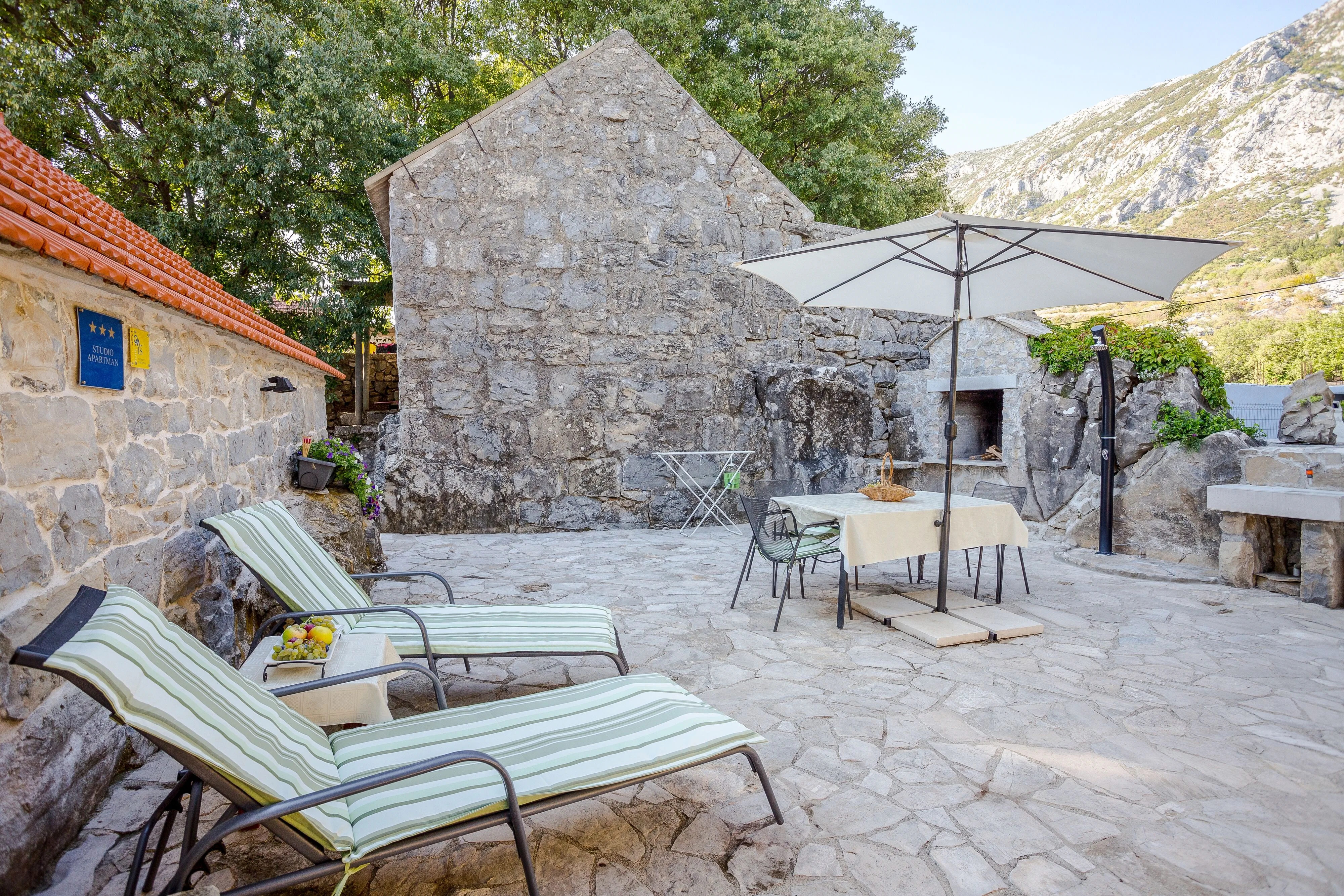Apartments With Parking Space Gata, Omiš - 6033 Gata – Gata, Chorwacja