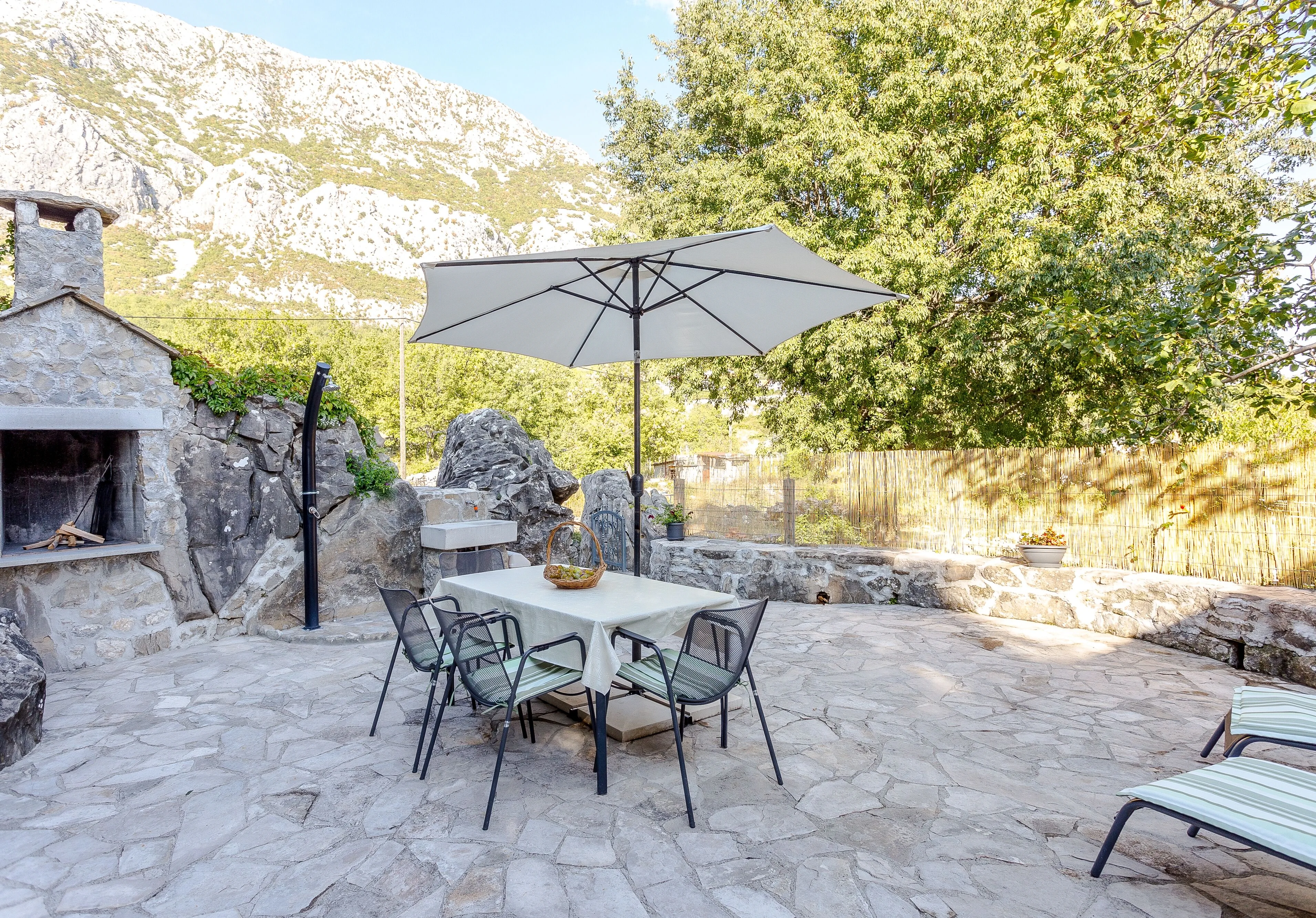 Apartments With Parking Space Gata, Omiš - 6033 Gata – Gata, Chorwacja