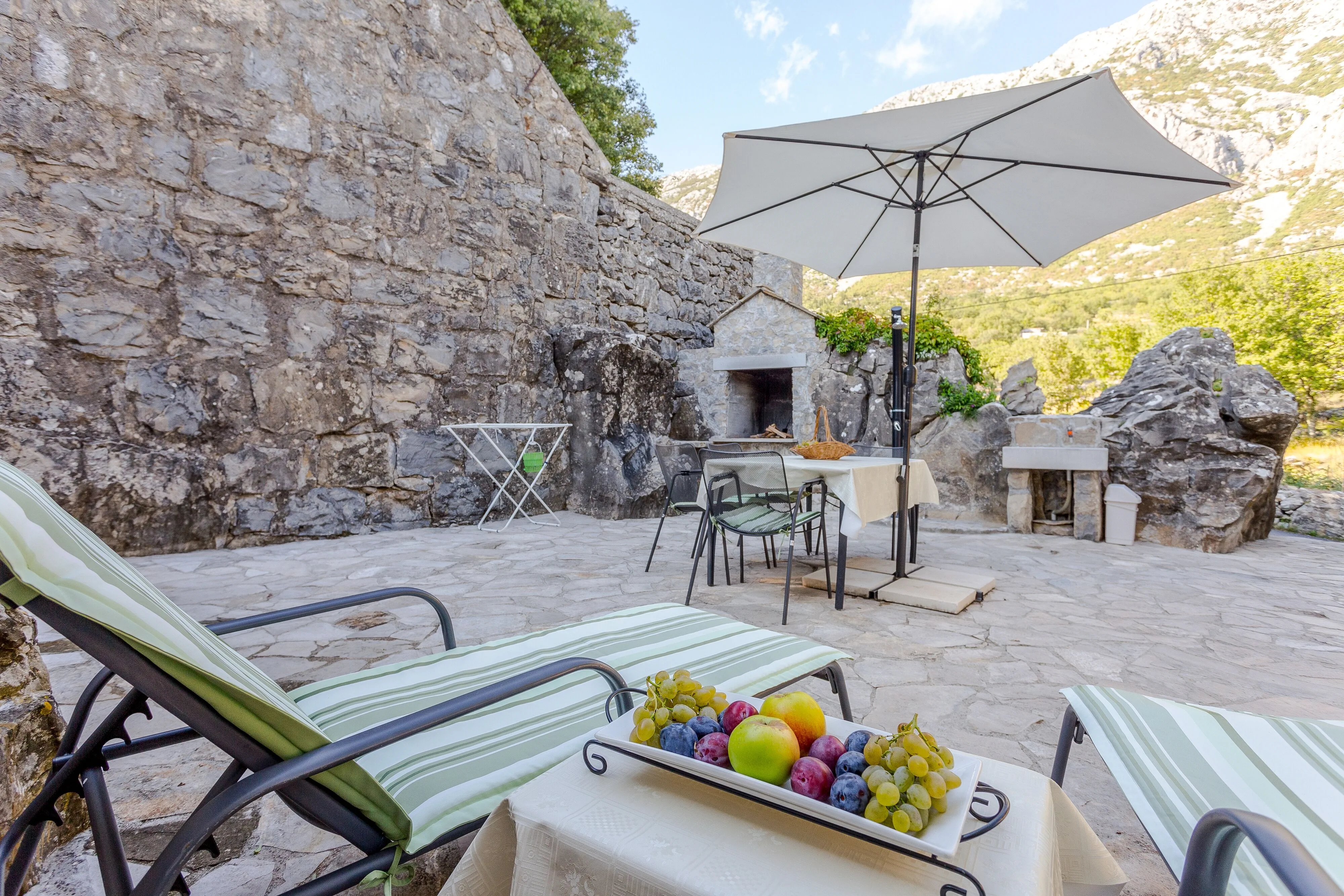 Apartments With Parking Space Gata, Omiš - 6033 Gata – Gata, Chorwacja