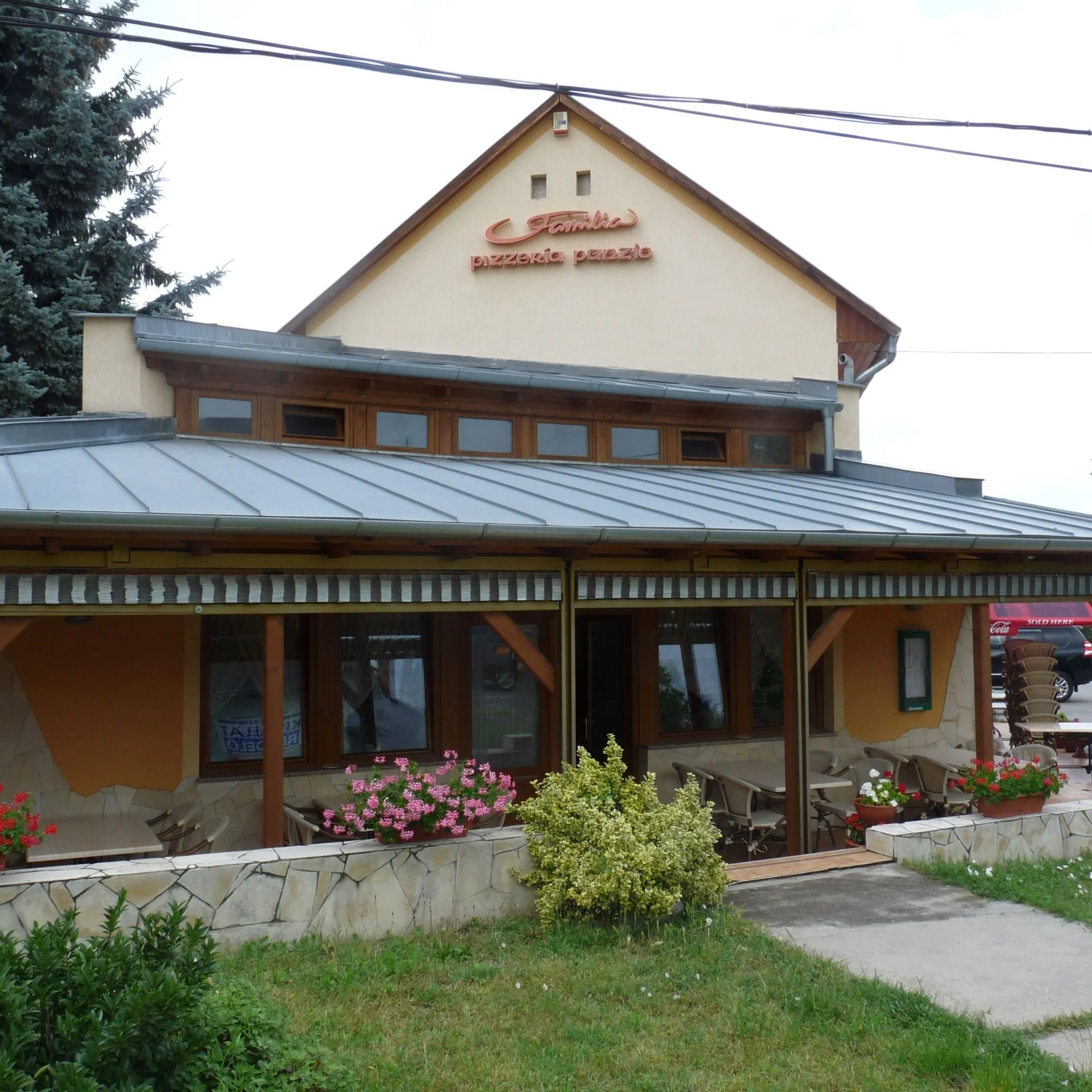 Família Pizzéria és Szálláshely Paks - foto 1