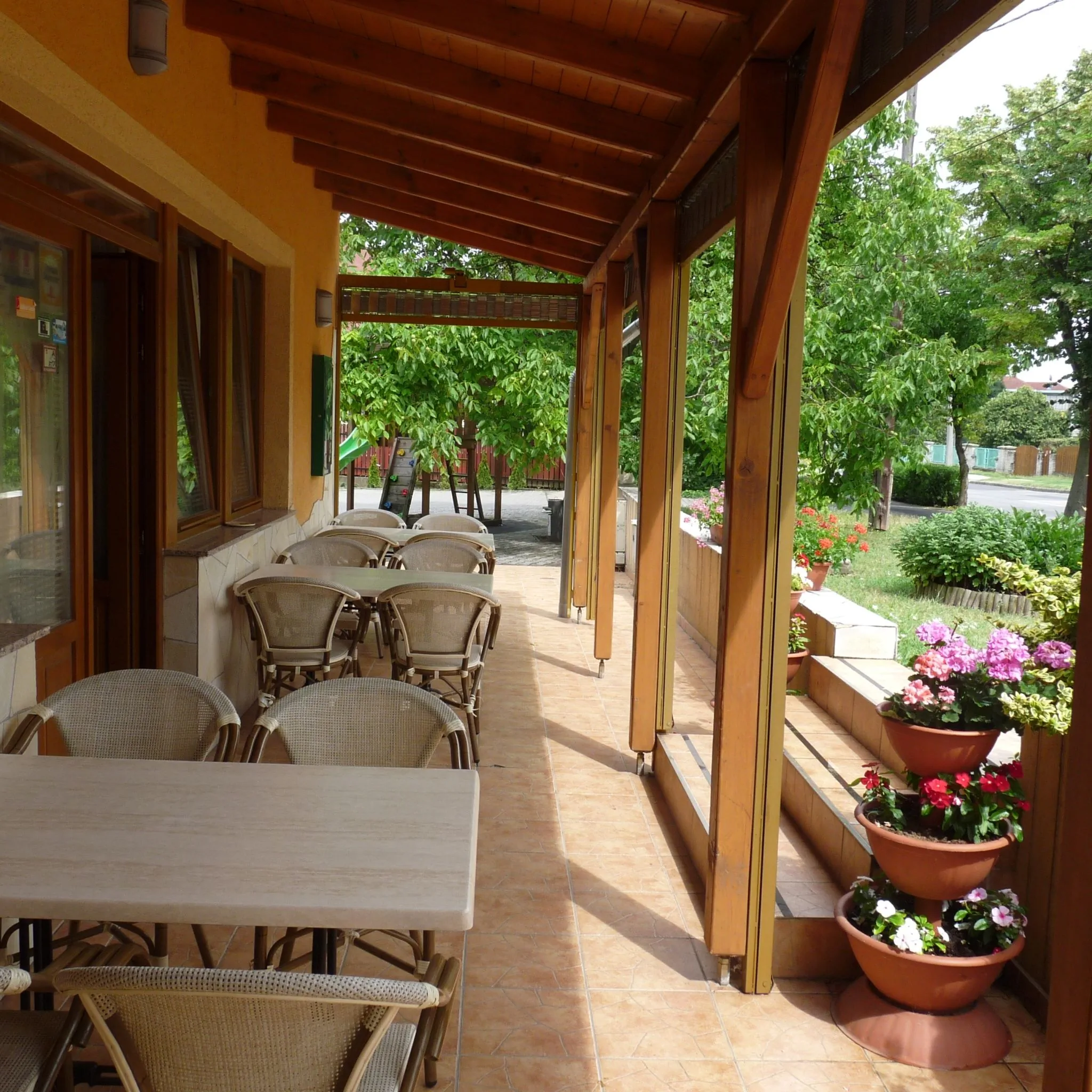 Família Pizzéria és Szálláshely Paks - foto 2