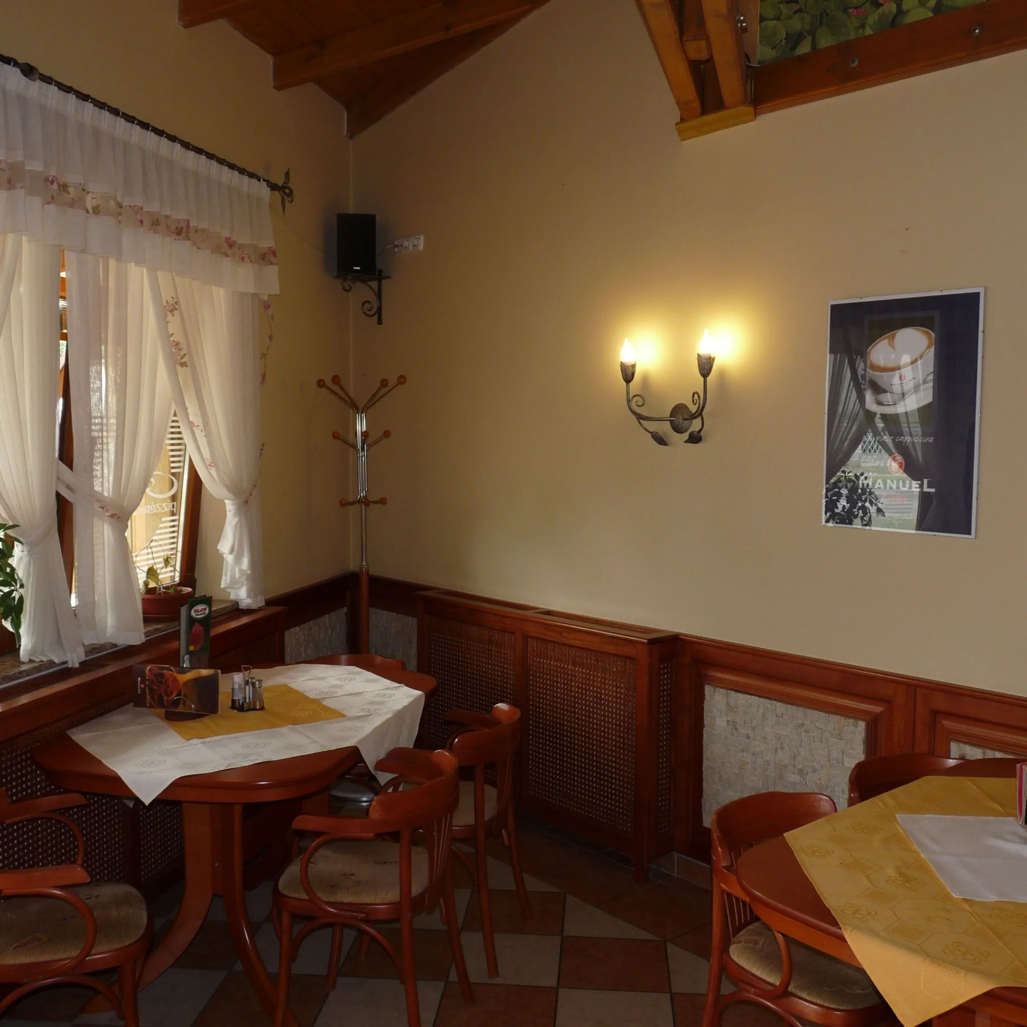 Família Pizzéria és Szálláshely Paks - foto 5