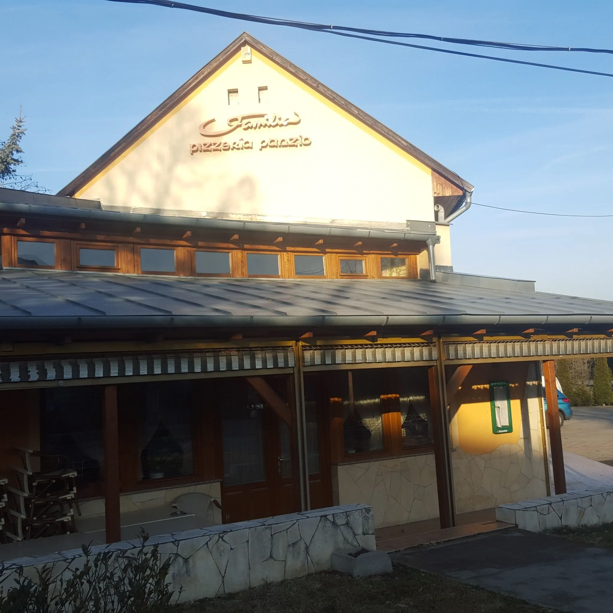 Família Pizzéria és Szálláshely Paks - foto 8