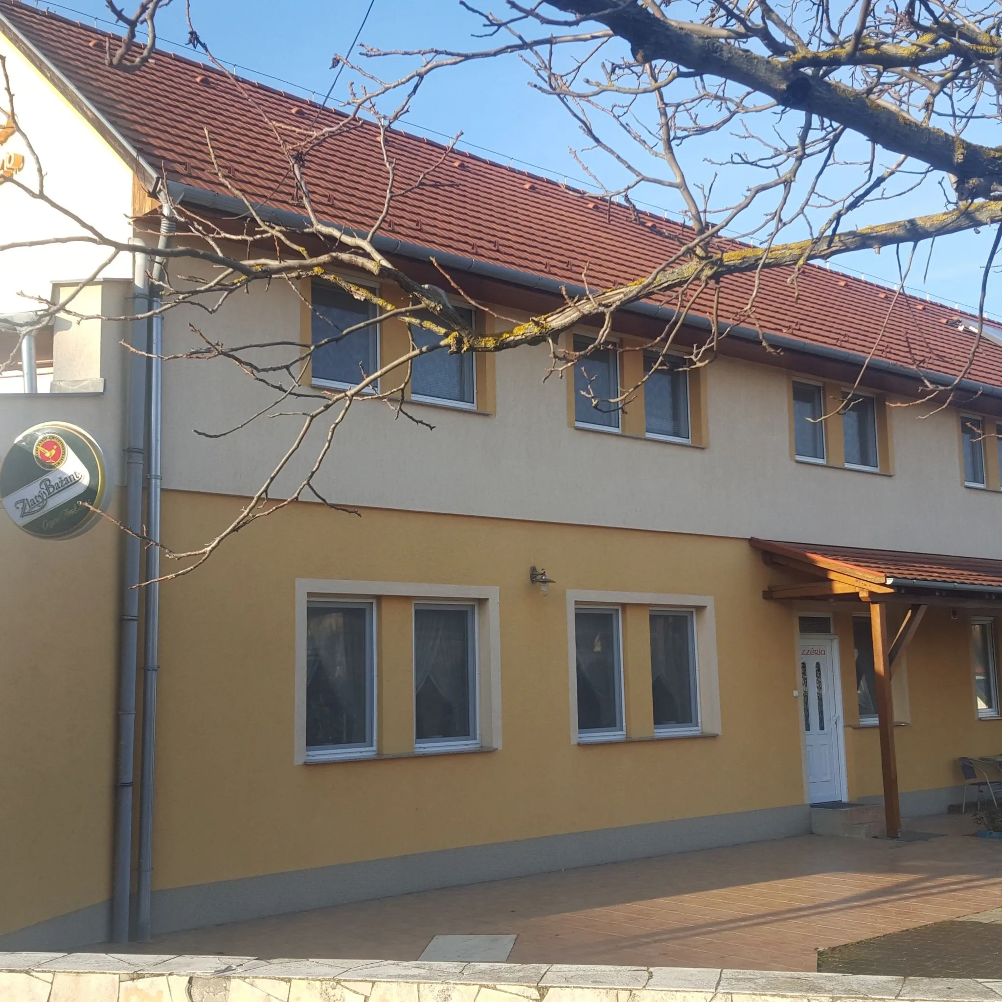 Família Pizzéria és Szálláshely Paks - foto 10