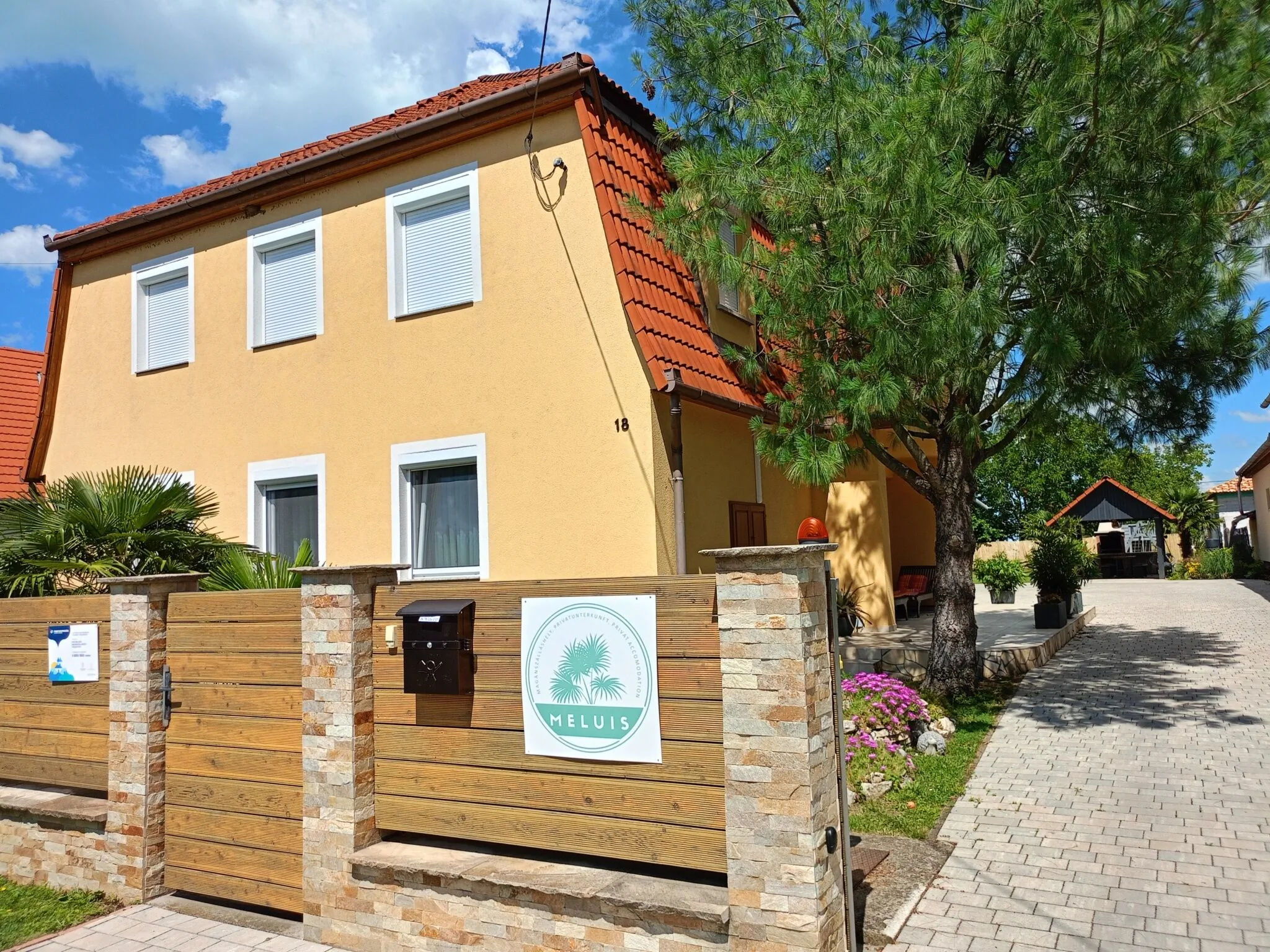 MeLuis Nyaraló Balatonkeresztúr – Balatonkeresztúr, Ungaria