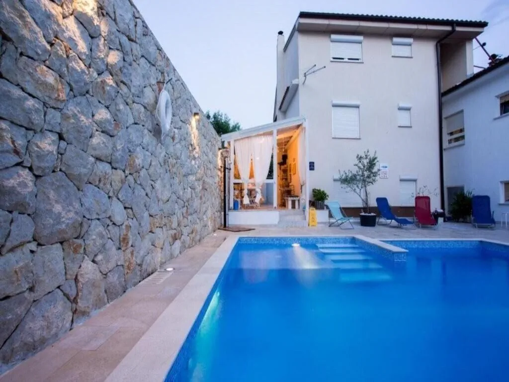 Apartmani Švob s Bazenom Novi Vinodolski – Novi Vinodolski, Croația