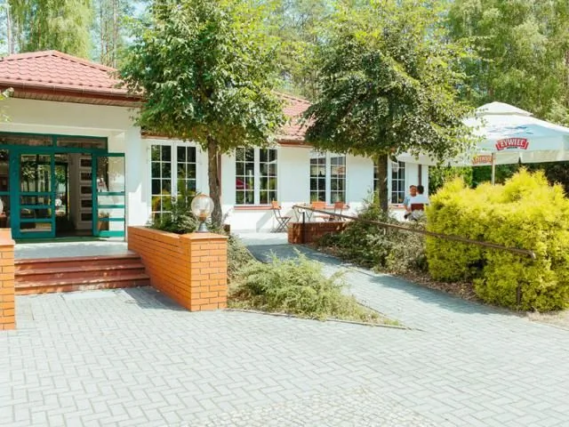 Hotel pod Sosnami** Osieck – Osieck, Polska