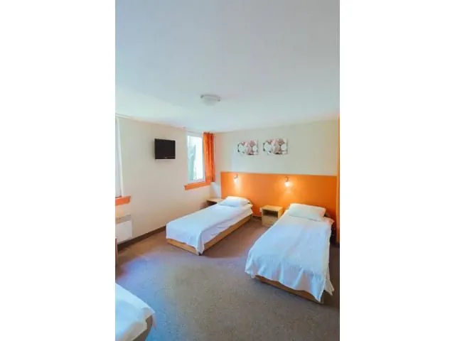 Hotel pod Sosnami** Osieck – Osieck, Polska
